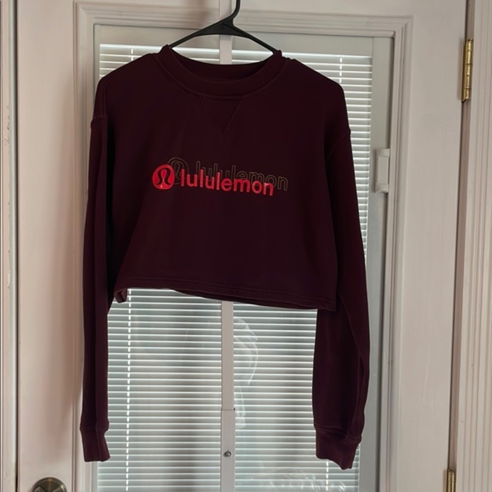 Lululemon All Yours Cropped Crew Lunar New Year ~Sz 6 P2P 20 Cassis 750
